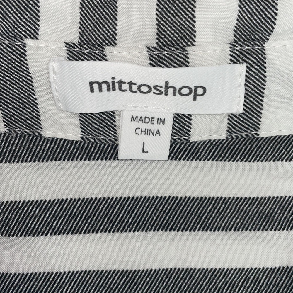 Mittoshop Women’s Flowy Short-Sleeve Button Down Blouse, Size L - Picture 3 of 7
